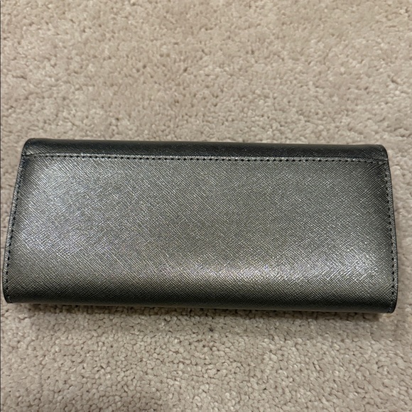 Michael Kors Metallic Silver wallet - Picture 2 of 5